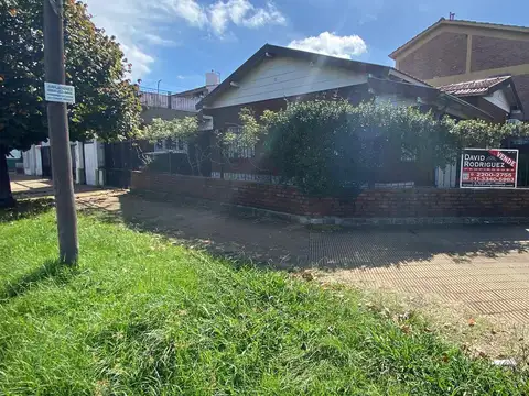 EXCELENTE CHALET COLONIAL DE 5 AMBIENTES