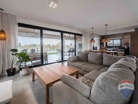 CASA EN VENTA EN BARRIO NAUTICO CANAL -AL RIO