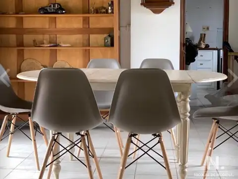 Vende impecable casa, de 3 dormitorios, con Parrillero en Cantegril- Punta del Este