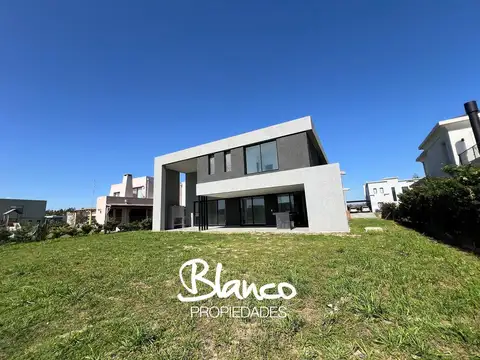 Casa en Venta al Agua en San Matias, Escobar, G.B.A. Zona Norte