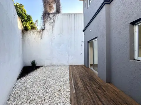 Depto Tipo Casa 2 ambientes con 1 baño