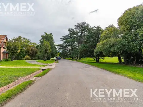 Casa en Venta con 4 cocheras