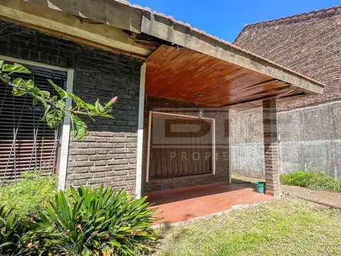 Caracas  al 2500 entre Dorrego y Yapeyu