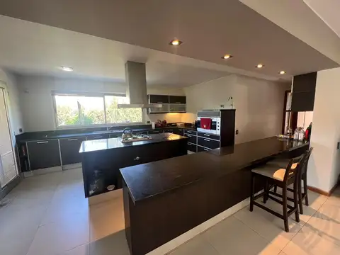 CASA EN VENTA CON GRAN PARQUE Y PILETA - FINCAS DEL SUR I -  APTA CREDITO HIPOTECARIO