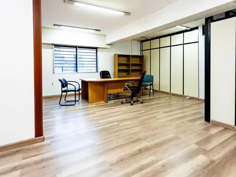 Oficina 5 ambientes con 2 baños