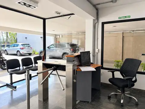 Oficina en Alquiler con 20 cocheras