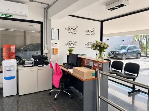 Oficina 18 ambientes con 5 baños