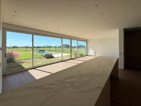 Casa en Venta en Funes, USD 670.000