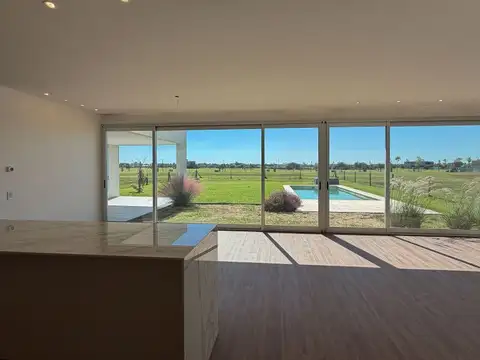 Casa 4 dormitorios Vida Club de campo