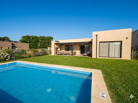 Casa en Alquiler en Pilar del Este - San Ramon, USD 1.200