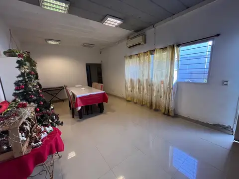 Casa 4 ambientes con 2 baños