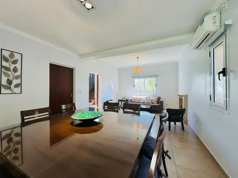 Casa 6 ambientes con 3 baños