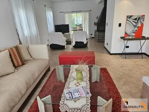 Casa 5 ambientes con 3 baños
