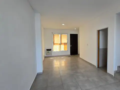 Depto Tipo Casa en Alquiler con 1 cocheras