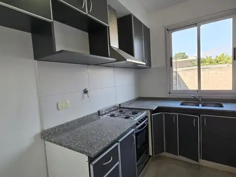 Depto Tipo Casa en Alquiler en Ituzaingó, $ 1.080.000