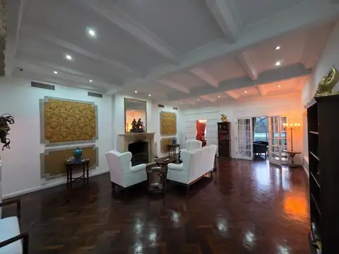 Casa en Venta con 7 cocheras