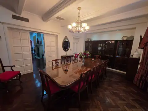 Casa 7 ambientes con 8 baños