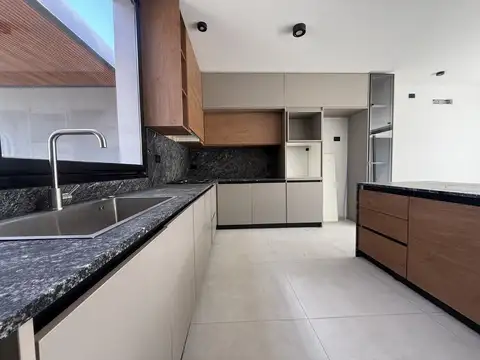 Casa 4 ambientes con 1 baño