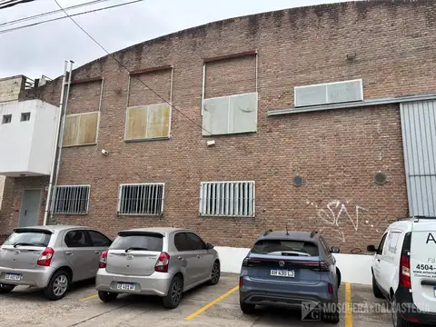 Titularía EXCELENTE DEPOSITO CON OFICINAS. Inmejorable ubicación a dos cuadras del Acceso a Tigre.