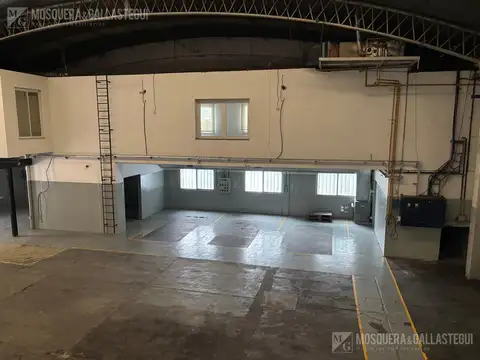 Titularía EXCELENTE DEPOSITO CON OFICINAS. Inmejorable ubicación a dos cuadras del Acceso a Tigre.