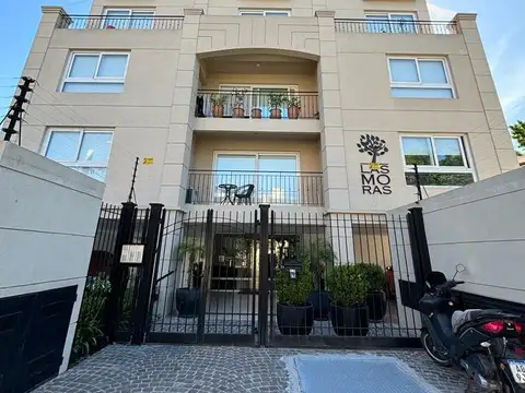 Departamento monoambiente con cochera en alquiler en Ituzaingó Norte