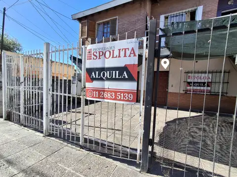 Depto Tipo Casa en Alquiler con 1 cocheras