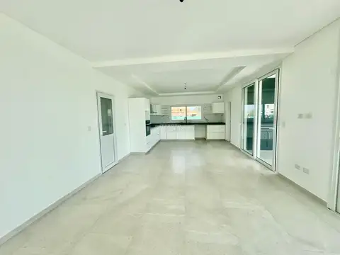 Casa 5 ambientes con 4 baños