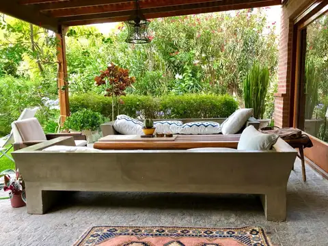 Casa en Venta con 8 cocheras