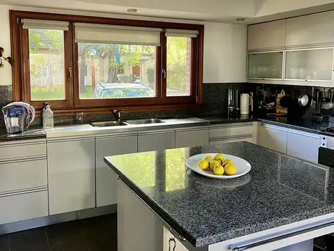 Casa 7 ambientes con 4 baños