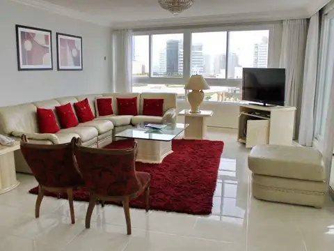 Departamento en Venta en Playa Mansa, USD 1.300.000
