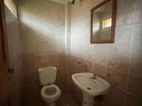 Casa 8 ambientes con 3 baños