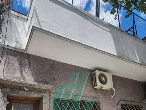 Departamento 2 ambientes a refaccionar en Flores