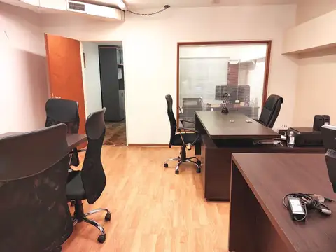¡ OPORTUNIDAD ! VENTA OFICINA SOBRE AV. CALLAO - 3 DESPACHOS + SALA DE REUNION