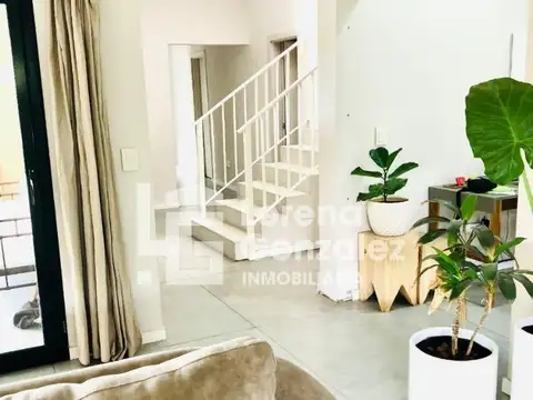 Casa en Alquiler Temporal con 4 cocheras