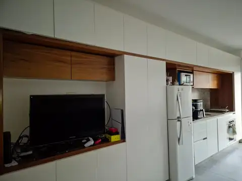Excelente monoambiente, amplio y moderno.