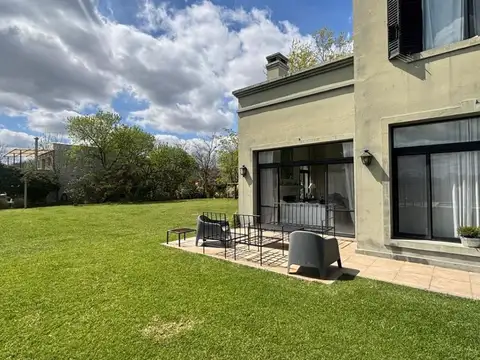 Casa 5 ambientes con 4 baños
