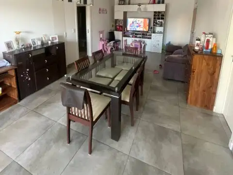 DEPARTAMENTO DE 3 AMBIENTES EN VENTA CON COCHERA EN BERNAL CENTRO