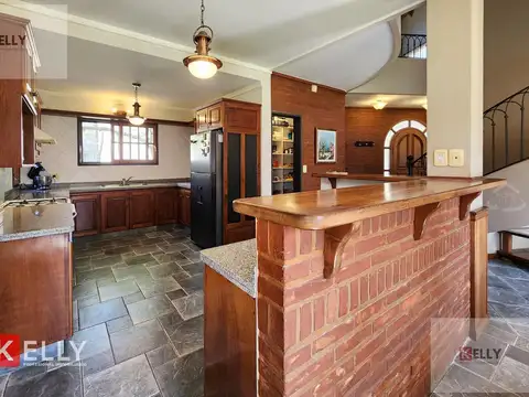 Casa en Venta con 3 cocheras