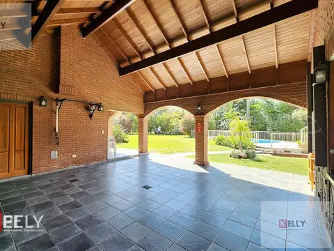 Casa 5 ambientes con 4 baños