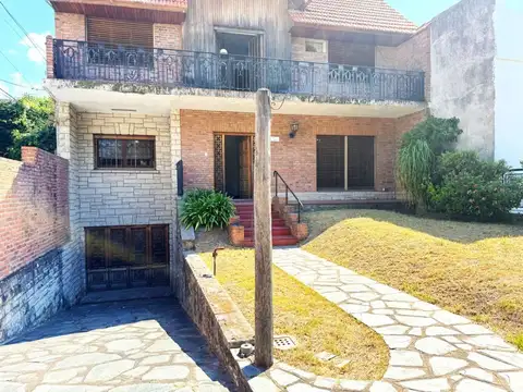 Casa en Venta con 3 cocheras