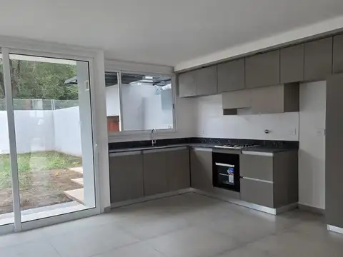 Casa alquiler en  Housing Las Veras duplex de 3 dormitorios 2 baños con patio valle escondido
