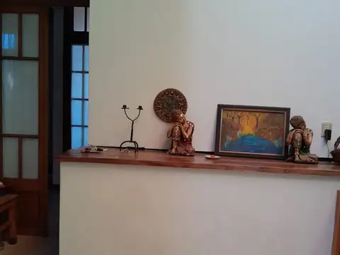 Casa 6 ambientes con 2 baños