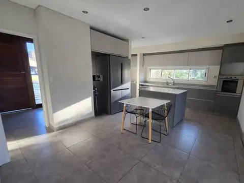 Casa en Alquiler en Haras Santa Maria, USD 1.500