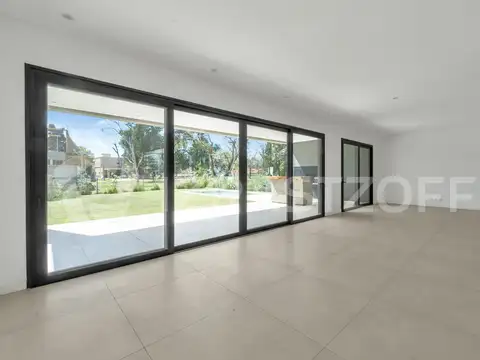 Casa 7 ambientes con 4 baños