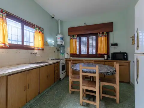 CASA 5 AMBIENTES EN VENTA LLAVALLOL SOBRE 2 LOTES