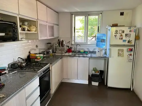 Casa en Alquiler con 4 cocheras