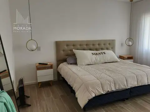 Casa en Alquiler con 1 cochera