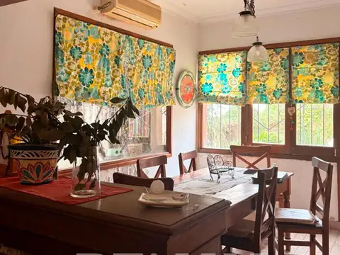 Casa 7 ambientes con 2 baños