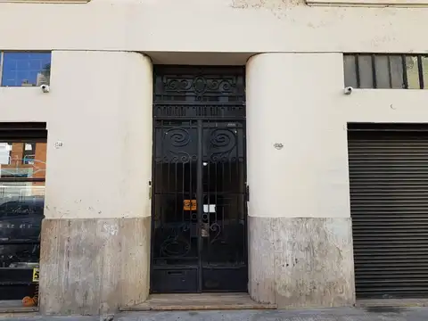 depto de 2 ambientes con entre piso y balcon amoeblado.