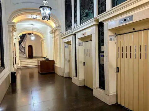 Diagonal Roque Saenz Peña al al 600